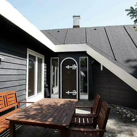 Hébergement de vacances Four-bedroom Holiday In 12 *