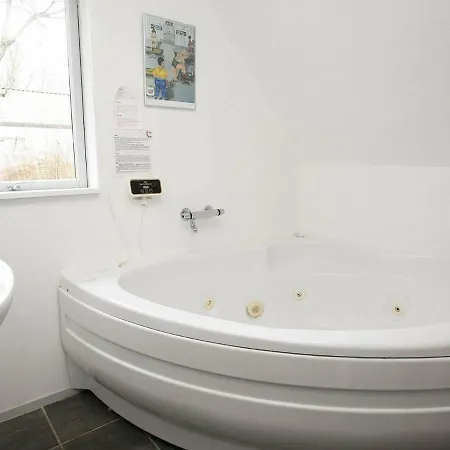 Four-bedroom Holiday In 12 Hébergement de vacances