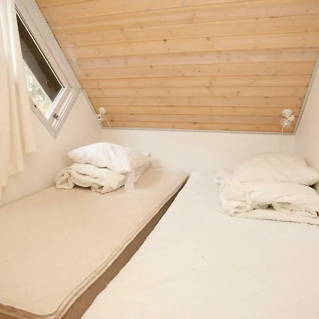 Hébergement de vacances Four-bedroom Holiday In 12