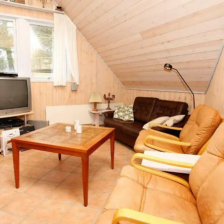 Hébergement de vacances Four-bedroom Holiday In 12 *