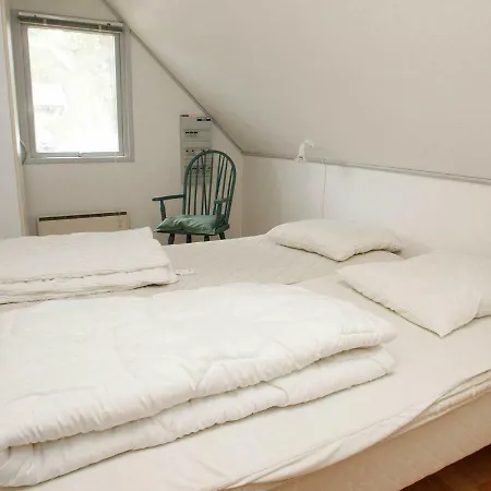 Hébergement de vacances Four-bedroom Holiday In 12