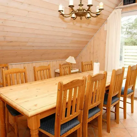 Hébergement de vacances Four-bedroom Holiday In 12